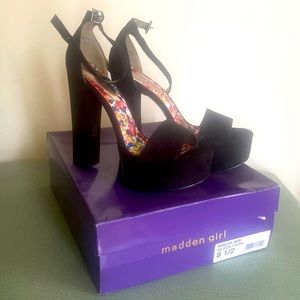 Womens high heels. Very comfy!